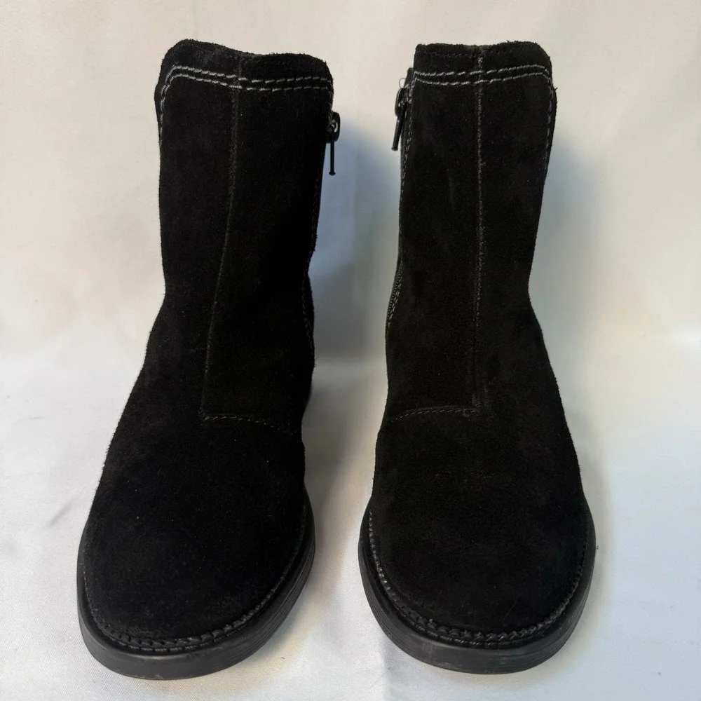 Clarks Womens Black Suede Maye Chelsea Boots sz 6 Outdoor Casual Comfort Winter‎